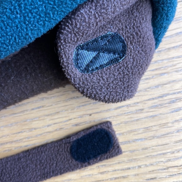 OshKosh B’hosh fleece dinosaur or turtle hat with Velcro chin strap • - Picture 3 of 7